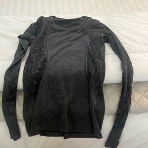 Lululemon size 8 swifty tech long sleeve great condition
